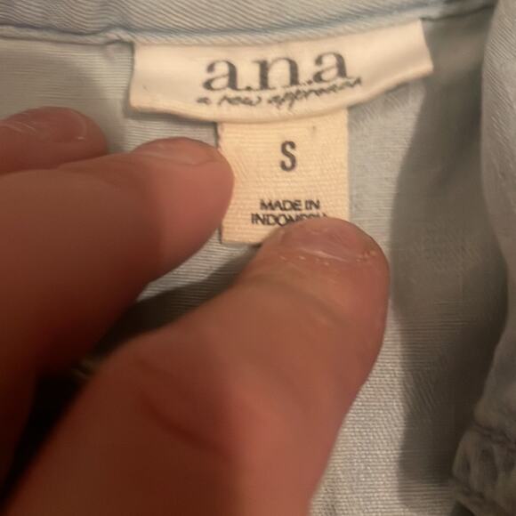 a.n.a. Light wash chambray button down belted dress size small - Picture 4 of 6